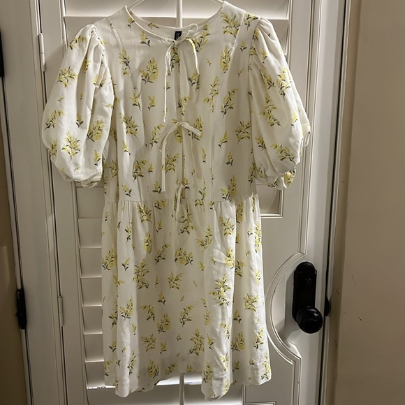 H&M Dresses & Skirts - H&M Linen Blend Puff Sleeve Dress